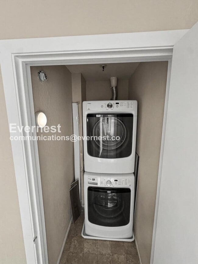 Building Photo - 3173 Wayside Plaza