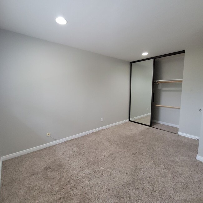 Building Photo - Live and Love this Coastal Condo in Del Ma...