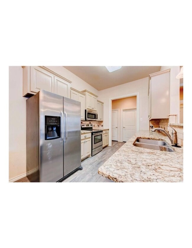 Building Photo - 10103 Waco Ave