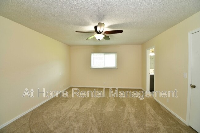 Building Photo - 401 N Fir Pl