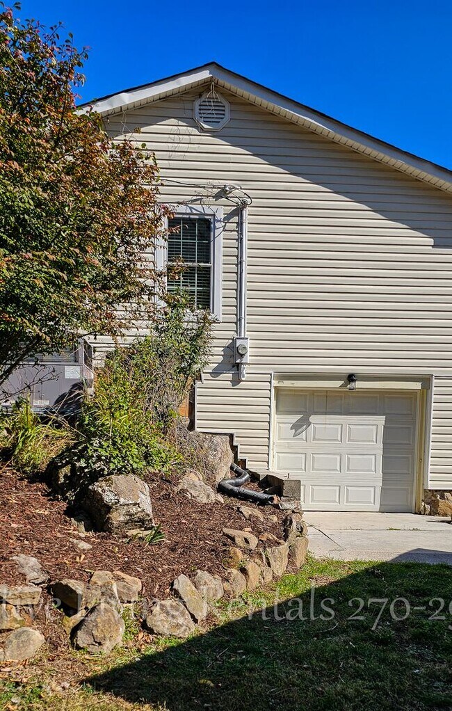 Building Photo - Stunning River & Mountain Views in South Pittsburg, Tennessee