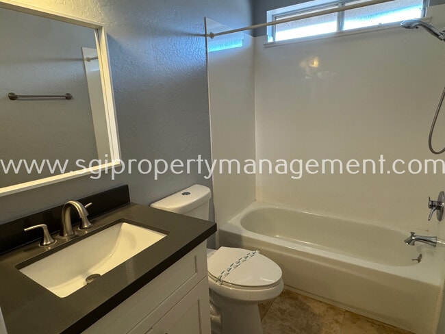 Building Photo - 117 W Concorda Dr