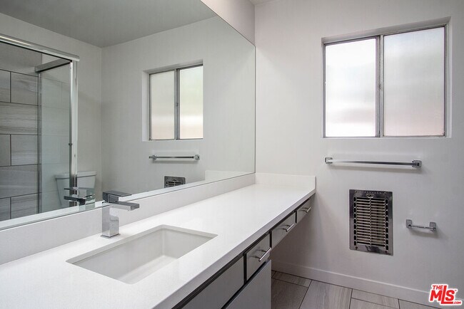 Building Photo - 450 S Los Robles Ave