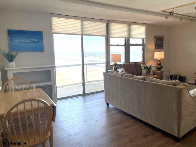 Building Photo - 4800 Boardwalk