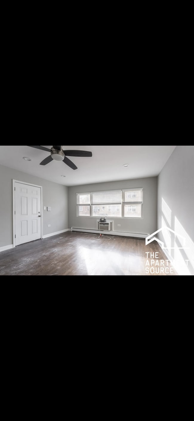 Building Photo - 1324 W Sherwin Ave