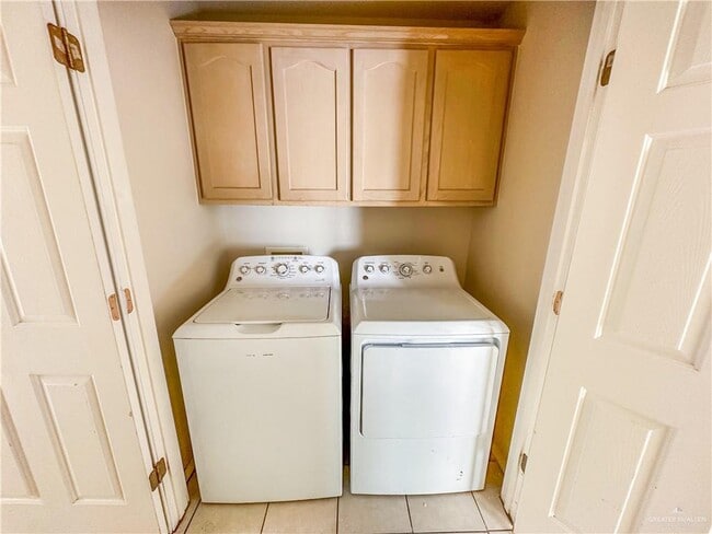 Building Photo - 19 Tampa St