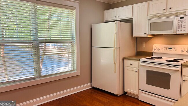 Building Photo - 1035 Barnett Shoals Rd