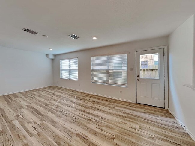 Building Photo - 24114 Mustang Run Dr