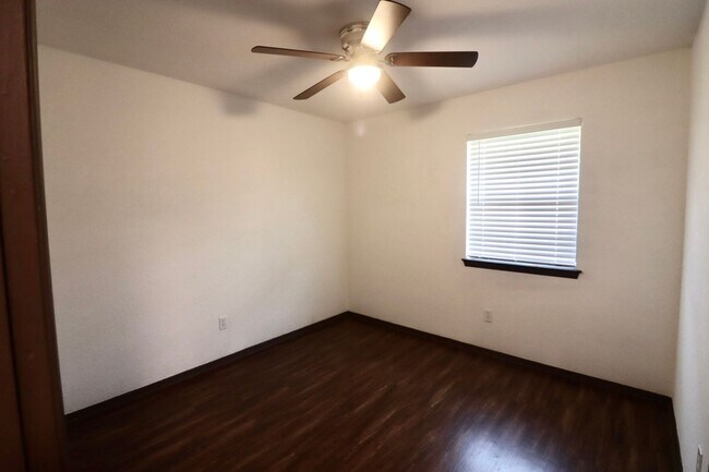 Building Photo - FOR LEASE! Newly Remodeled - 3 Bedroom - 1...