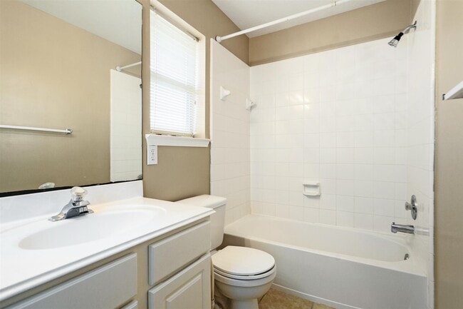 Building Photo - 16350 Mellow Oaks Ln