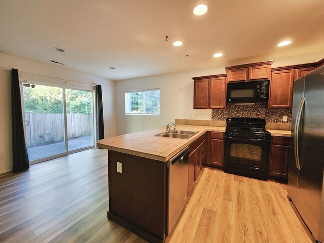 Building Photo - Prime Amber Skyline Home for Lease: Comfort and Convenience Await