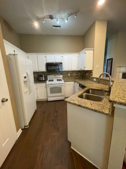 Building Photo - 2420 Creek Crossing Ct