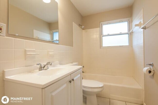 Building Photo - 10401 Trask Dr, Dellwood, MO 63136