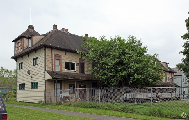 Building Photo - 1301-1311 S 8th St