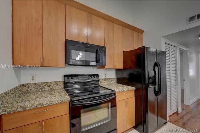 Building Photo - 2850 N Oakland Forest Dr