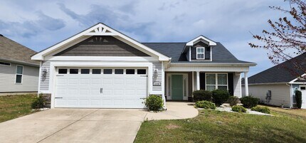 Building Photo - 3 Bedroom 2 bath Across the street from Fo...