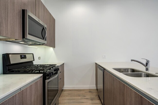 Building Photo - 4119 N Narragansett Ave