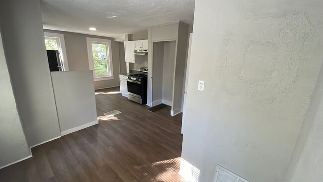 Building Photo - 609 Voris St