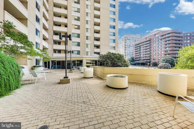 Building Photo - 4601 N Park Ave