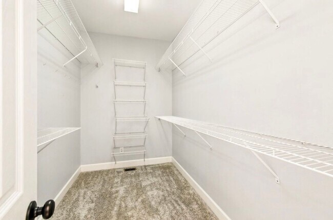 Building Photo - The Perfect Tallahassee 4 BR Family Home with Pool, Porch & Privacy