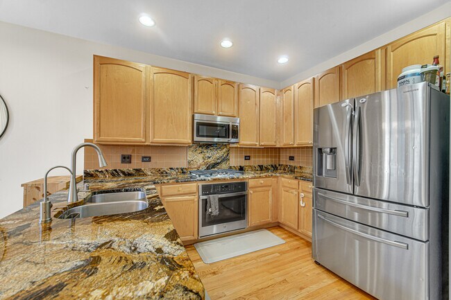 Building Photo - 1264 Sarah Blvd