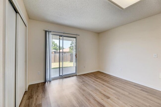 Building Photo - 2101 Parksville Way