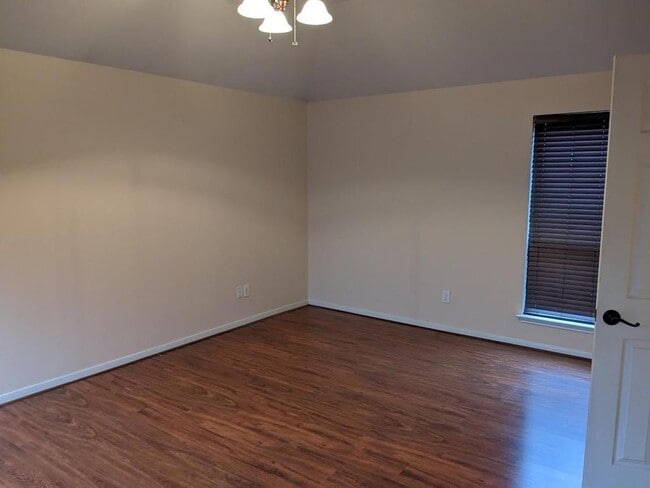 Building Photo - 18710 Cypress Lake Village Dr