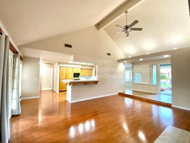 Building Photo - 672 W Ellery Ave