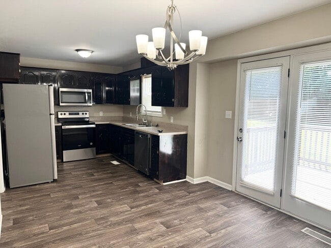 Building Photo - Two Story Home