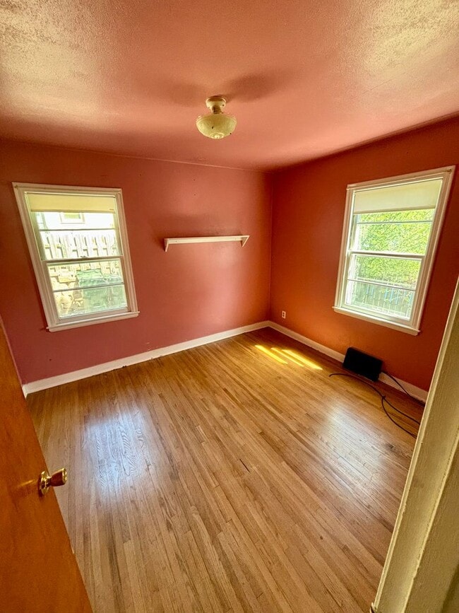 Building Photo - 3 Bedroom House in Morningside