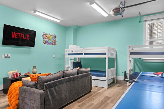 Building Photo - 4456 Luke Ave