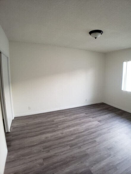 Building Photo - 13129 Oxnard St
