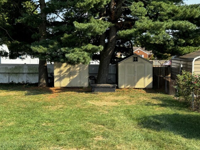 Building Photo - 204 Powell St