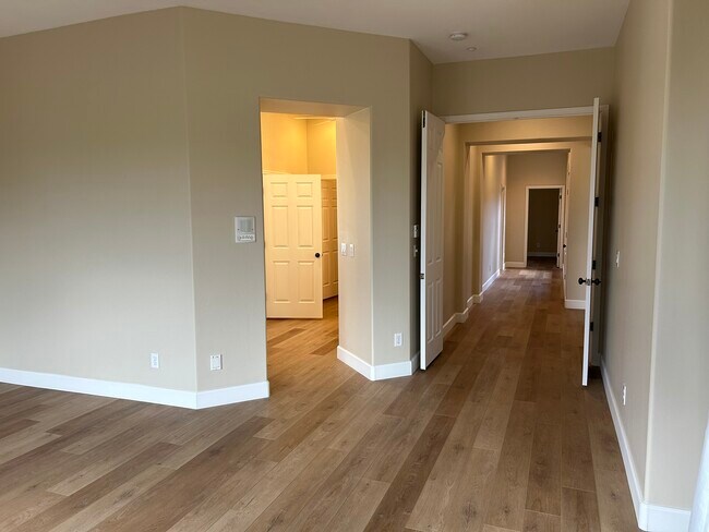 Building Photo - 42019 N Golf Crest Rd