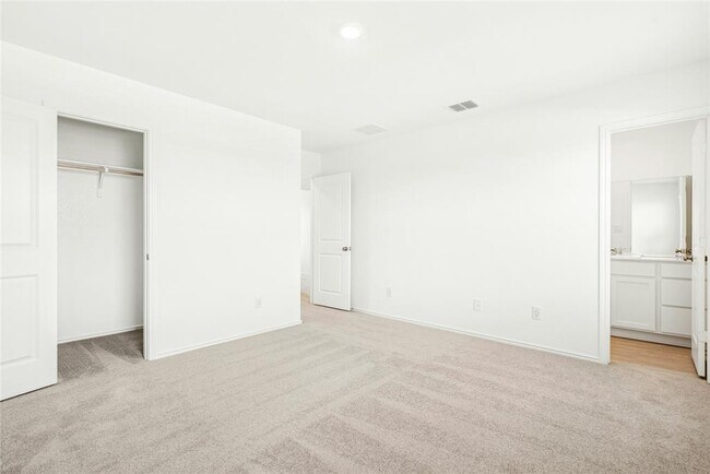 Building Photo - 190 Sambre St