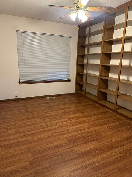 Building Photo - 3011 W Wilshire Blvd