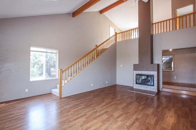 Building Photo - Home located in Pines & Boulders with Views!