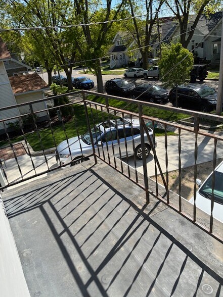 Building Photo - 1144 E Mifflin St
