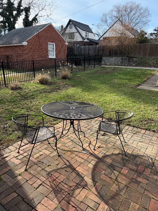 Building Photo - 3919 Beech St