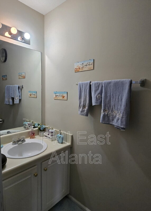 Building Photo - 70 Desota Dr