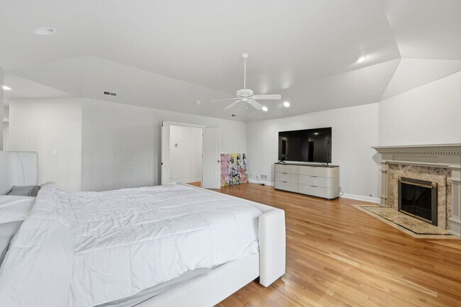 Building Photo - 2181 2nd St