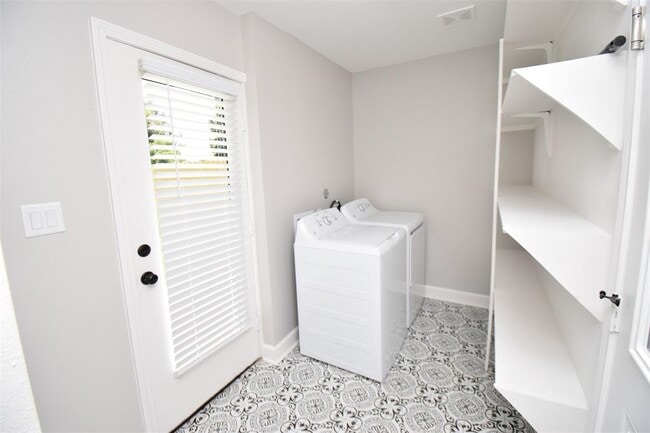 Building Photo - 5430 N Crooked Creek Dr