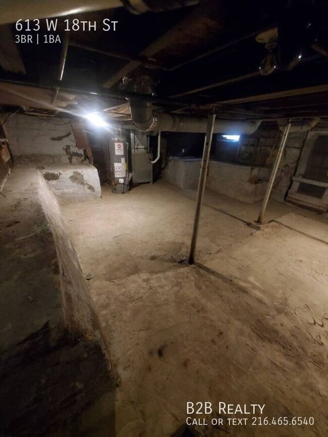 Building Photo - 613 W 18th St