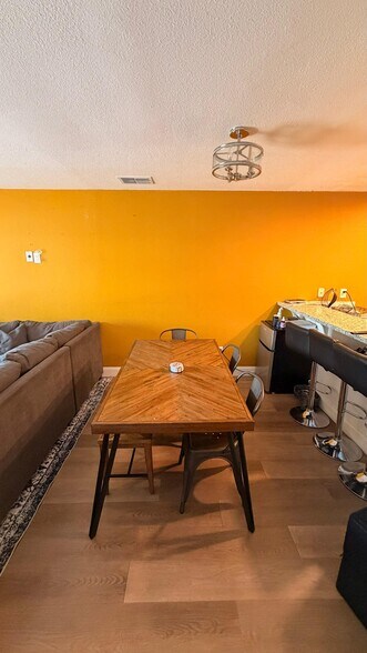 Building Photo - 3092 Peppermill Cir