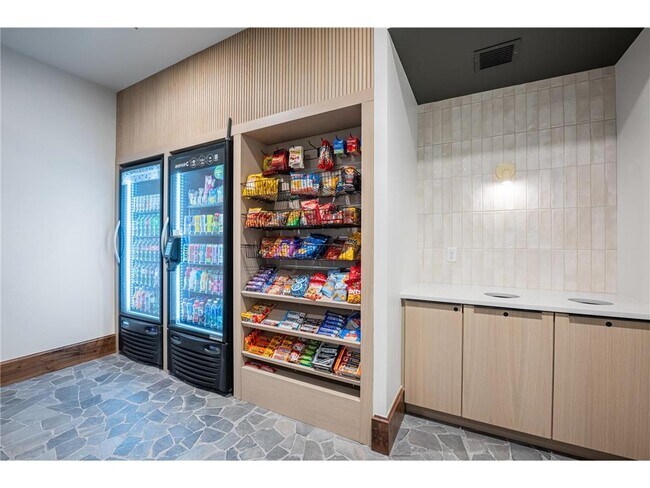 Building Photo - 640 Wisconsin Ave N