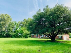 Building Photo - Beautiful Home with a Country Setting
