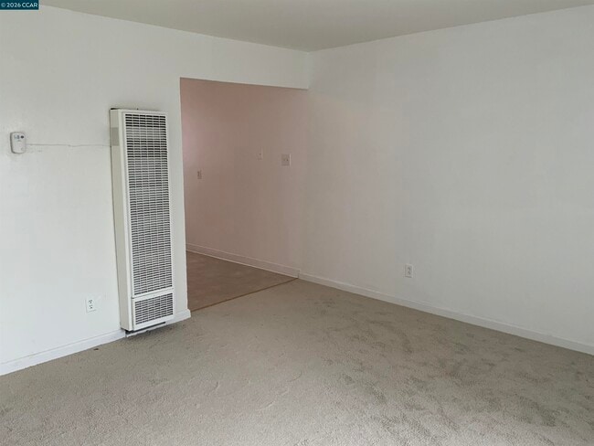 Building Photo - 422 C St