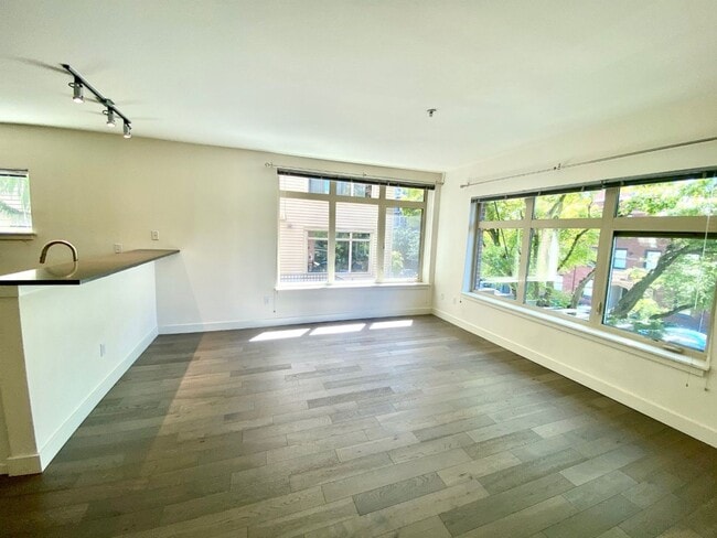 Building Photo - 1bd/1ba Seattle Condo