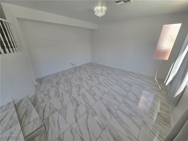 Building Photo - 9893 Canyon Peak Dr