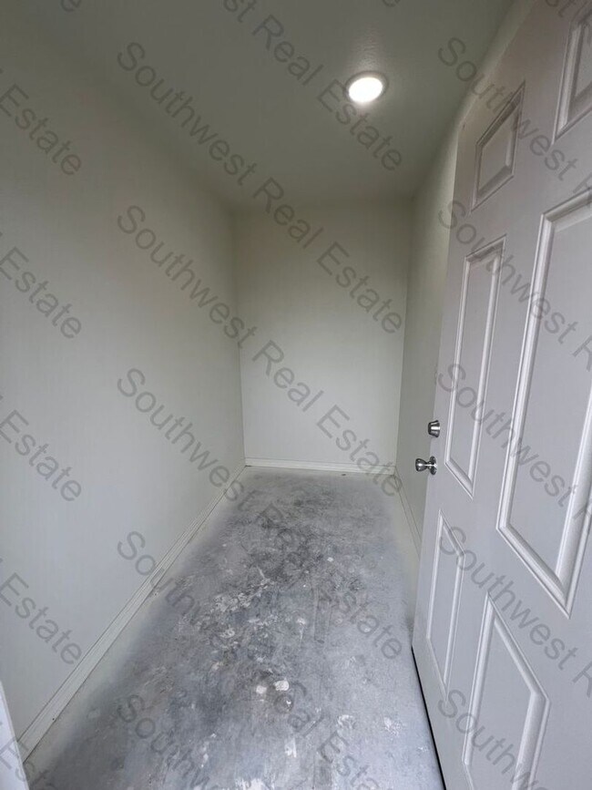 Building Photo - 2135 Bobwhite Ct